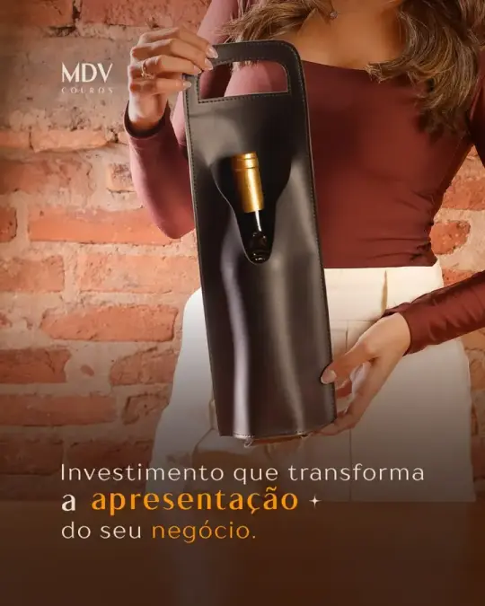 Post: bag para vinho de couro sendo entregue de presente